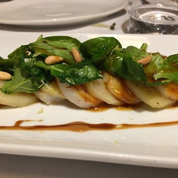 Compartir - Scallops with pine nuts and a heavenly sauce. - Spanish Near Me - Cadaqués, GI