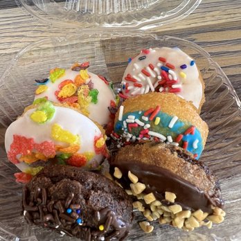Yum Yum Donuts - 6 Mini Donuts - Donuts Near Me - La Puente, California Yum Yum Donuts - 6 Mini Donuts - Donuts Near Me - La Puente, California