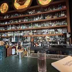 The Flying Dutchman - Beautiful bar setup
