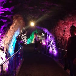 Science North Camps - Rock formation entrance