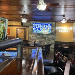 Lynnville Hotel - Plenty of TV's
