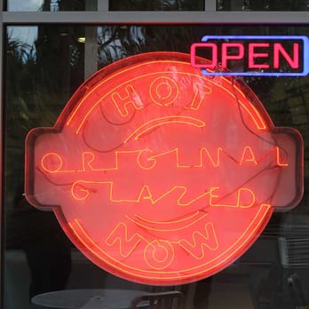 Krispy Kreme - Roxanne - Donuts Near Me - Kahului, Hawaii