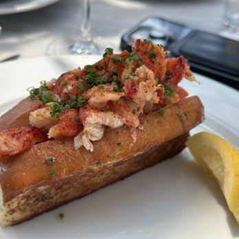 RH Rooftop Restaurant at RH Columbus - Lobster roll - Breakfast & Brunch Near Me - Columbus, Ohio RH Rooftop Restaurant at RH Columbus - Lobster roll - Breakfast & Brunch Near Me - Columbus, Ohio