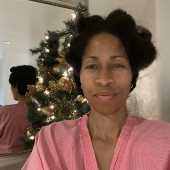 Spa La - At the Christmas tree! Self care is a gift that keeps giving. The healthier I am, the more I can be there for my loved ones! - Skin Care Near Me - Los Angeles, California Spa La - At the Christmas tree! Self care is a gift that keeps giving. The healthier I am, the more I can be there for my loved ones! - Skin Care Near Me - Los Angeles, California