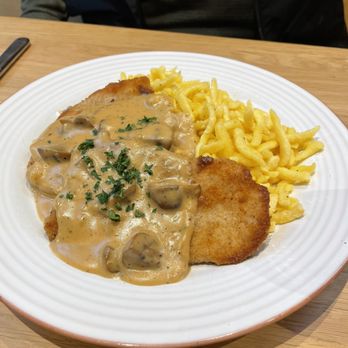 Klosterhof - Mushroom sauce schnitzel and spaetzle - German Near Me - Frankfurt, HE