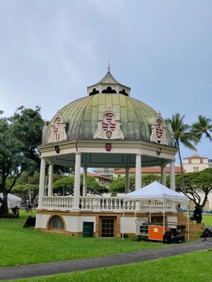 Iolani Palace by null