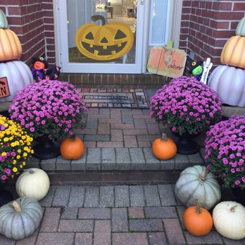 Deneweth's Garden Center - Beautiful mums! Ready for fall - Nurseries & Gardening Near Me - Macomb, Michigan