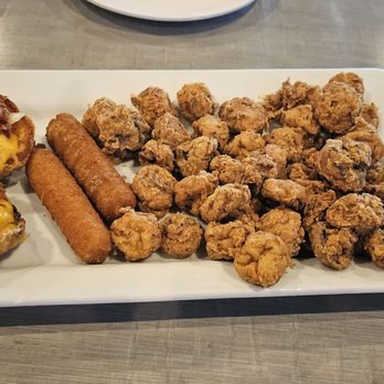 Geez Grill & Pub - Combo appetizer: potato skins, cheese sticks, fried mushrooms - Italian Near Me - Dayton, Ohio Geez Grill & Pub - Combo appetizer: potato skins, cheese sticks, fried mushrooms - Italian Near Me - Dayton, Ohio