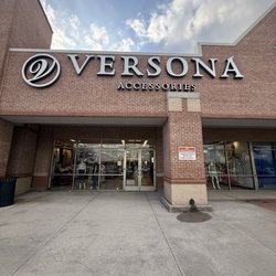 Versona - Entrance
