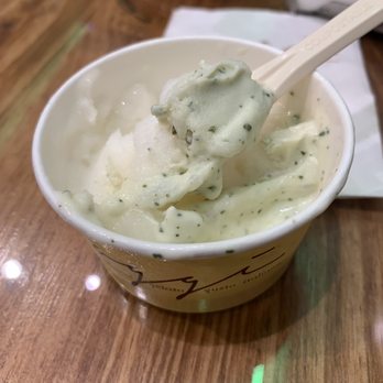 Oggi - Lemon sorbet with Mint/Basil gelato - Ice Cream & Frozen Yogurt Near Me - Barcelona, B