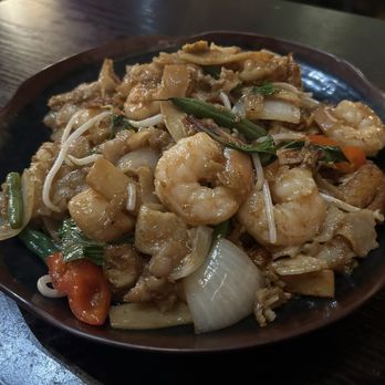 Bangkok @12 Thai Restaurant - Drunken Noodle - Thai Near Me - Sacramento, California Bangkok @12 Thai Restaurant - Drunken Noodle - Thai Near Me - Sacramento, California