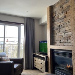 Ermitage Du Lac Tremblant - Fireplace in our unit