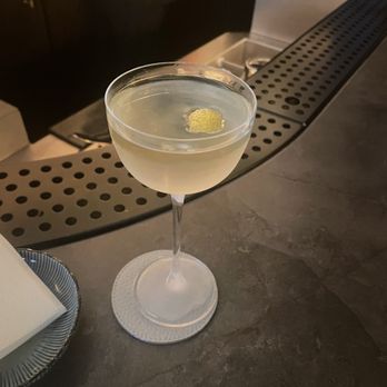 Kitchen Table - American Near Me - London, XGL
