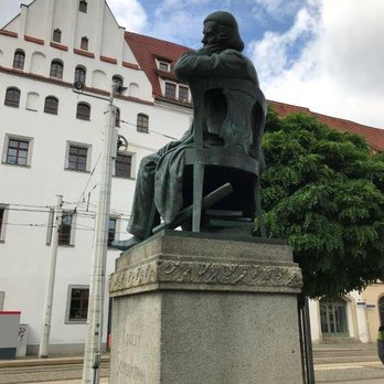 Robert-Schumann-Denkmal - Museums Near Me - Zwickau, SN