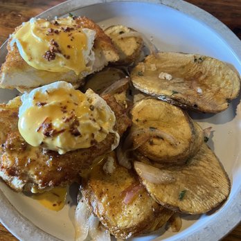 1909 - Fried chicken Benny - Bars Near Me - Temecula, California