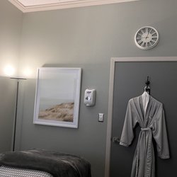 SkinnyWise & Concierge Advanced Aesthetics by Dr Mac - Facial room