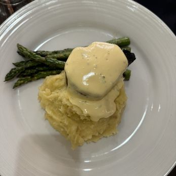Lone Wolf Restaurant & Lounge - Filet w/bernaise - New American Near Me - Jackson, California