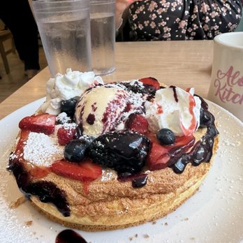 Aloha Kitchen - Very berry pancake - Breakfast & Brunch Near Me - Honolulu, Hawaii Aloha Kitchen - Very berry pancake - Breakfast & Brunch Near Me - Honolulu, Hawaii