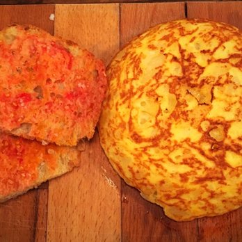 Casa Lolea - Spanish tortilla with pan con tomato - Tapas Bars Near Me - Barcelona, B