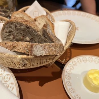 Le Café Louis Vuitton - Cafes Near Me - New York, New York Le Café Louis Vuitton - Cafes Near Me - New York, New York