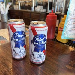 Big Billy's Burger Joint - They served our favorite red neck beer!!!
