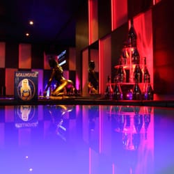 Dollhouse - Scavi & Ray Lounge Ausschnitt