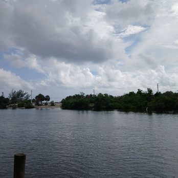 Pop's Sunset Grill - A lakeside view - Seafood Near Me - Nokomis, Florida