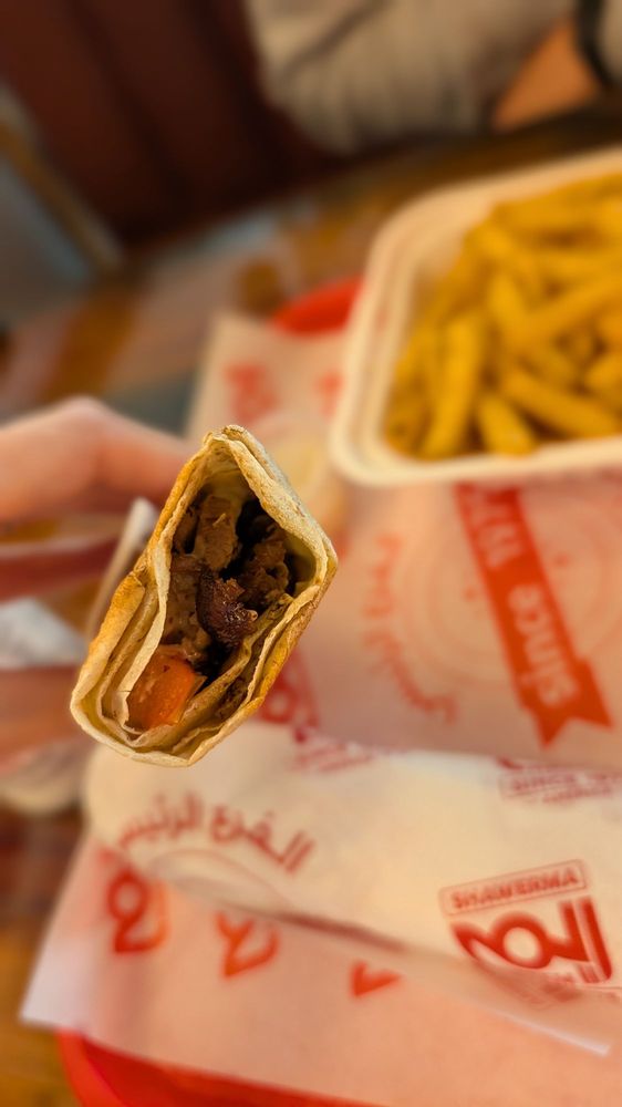 Food from Shawarma Reem