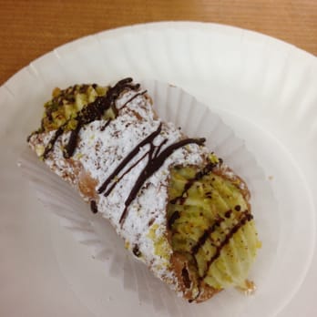 Tre Mari Bakery - pistachio cannoli！heaven - Bakeries Near Me - Toronto, Ontario