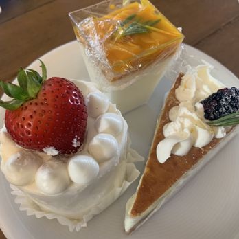 cakeM - Strawberry shortcake, mango pana cotta, cheesecake - Patisserie/Cake Shop Near Me - Honolulu, Hawaii cakeM - Strawberry shortcake, mango pana cotta, cheesecake - Patisserie/Cake Shop Near Me - Honolulu, Hawaii