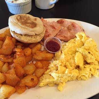 Maple Leaf Diner - Canadian bacon breakfast - American Near Me - Dallas, Texas
