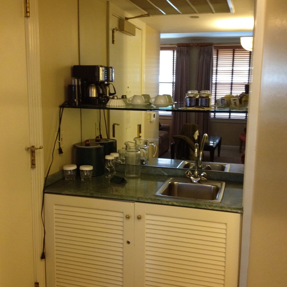 Hotel de Anza - Small service area with fridge - Hotels Near Me - San Jose, California Hotel de Anza - Small service area with fridge - Hotels Near Me - San Jose, California