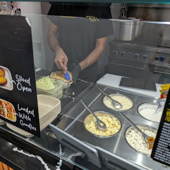 Potato Bar - Making my loaded potato - Halal Near Me - Toronto, Ontario Potato Bar - Making my loaded potato - Halal Near Me - Toronto, Ontario