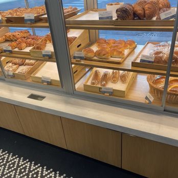 Paris Baguette - Inside - Bakeries Near Me - Chicago, Illinois