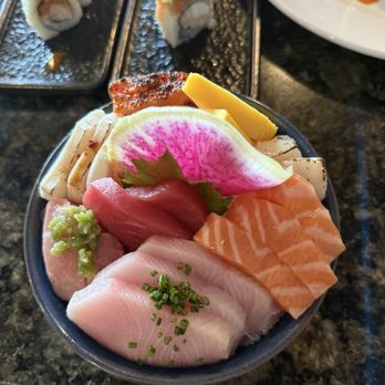 Aiko - Chirashi Bowl - Sushi Bars Near Me - Rancho Cordova, California
