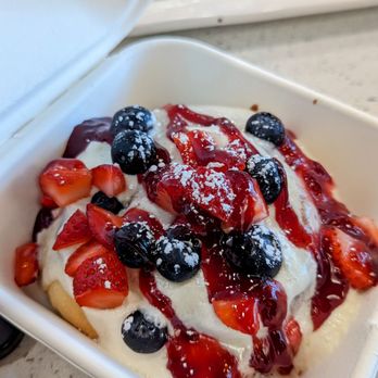 Cinnaholic - Very Berry Roll - Bakeries Near Me - Baltimore, Maryland