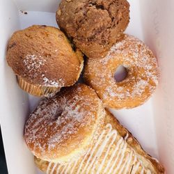 Dunk Donuts - fresh, homemade donuts and pastries!