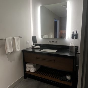 Canopy by Hilton Tempe Downtown - Sink and towels - Hotels Near Me - Tempe, Arizona Canopy by Hilton Tempe Downtown - Sink and towels - Hotels Near Me - Tempe, Arizona