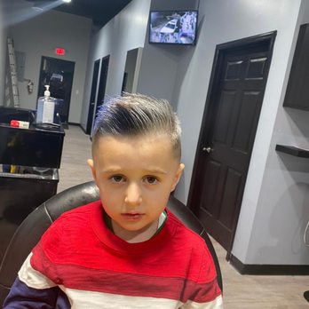 19 Cuts - Barbers Near Me - Dearborn Heights, Michigan