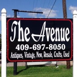 The Avenue - Area vendor mall featuring antiques, home decor, crafts, clothing, jewelry and more!