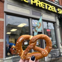 The Pretzel Shop - Good ole classic salted pretzel