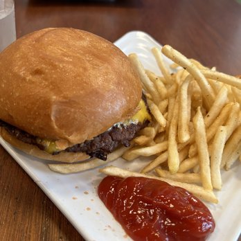 Liberty Burger - Kid's cheeseburger - Burgers Near Me - Jackson, Wyoming