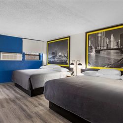 Super 8 by Wyndham Chicago IL - Guest room