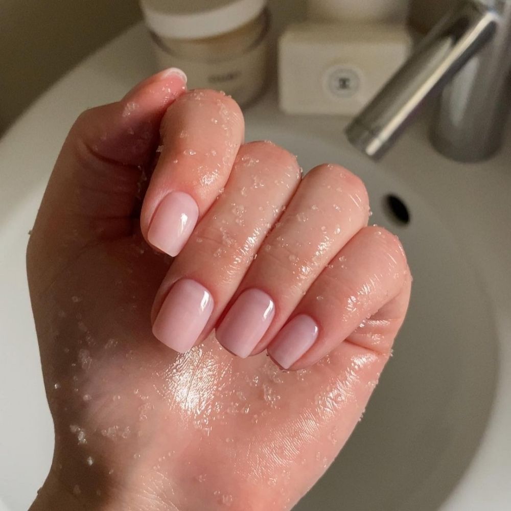 We Love Nails Logo