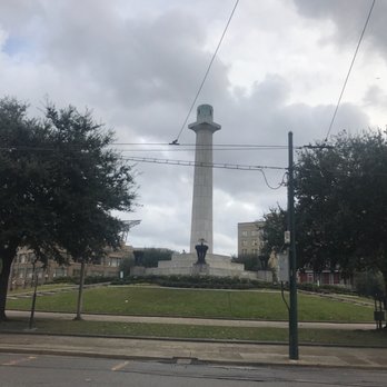 Lee Circle - Landmarks & Historical Buildings Near Me - New Orleans, Louisiana Lee Circle - Landmarks & Historical Buildings Near Me - New Orleans, Louisiana