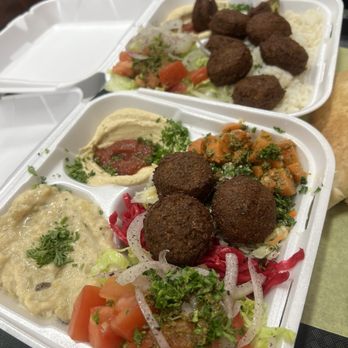 Pita Pockets - Salad plate - Middle Eastern Near Me - Northridge, California Pita Pockets - Salad plate - Middle Eastern Near Me - Northridge, California