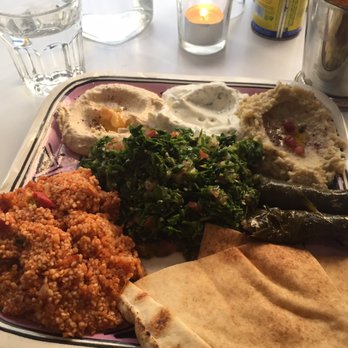 L'Atelier Libanais - Vegetarian mixed platter: hummus, baba ghanoush, tabbouleh, labneh, bulgur, grape leaves, pita. - Lebanese Near Me - Paris, 75