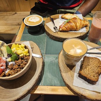 Jester - Breakfast in Sevilla! Acai Bowl, Empanada, Croissant,  smoothie! - Patisserie/Cake Shop Near Me - Seville, SE