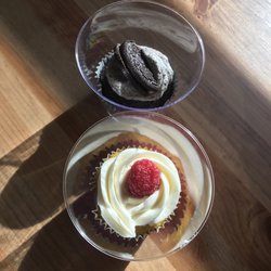 Cupcake Town Bakery - Lemon Raspberry & Chocolate Oreo cupcakes
