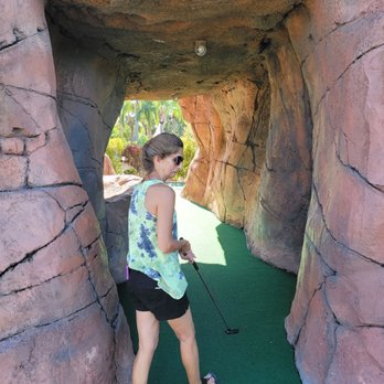 Boondocks Grille & Draft House - Mini Golf Near Me - Summerland Key, Florida